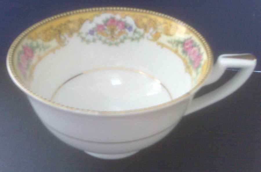 ROB262y Footed Cup by Royal Bayreuth-1