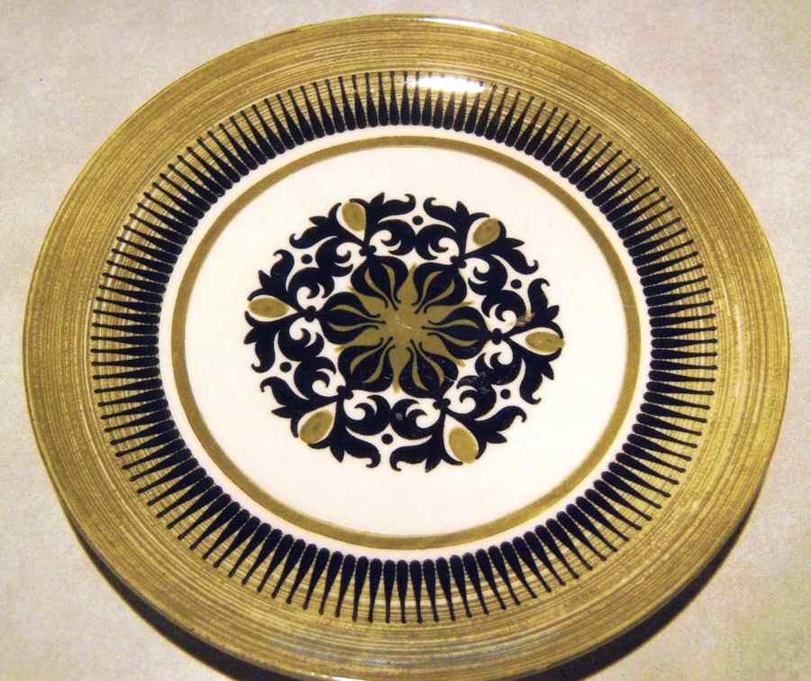 RYL309 Dinner Plate by Royal (USA)-1