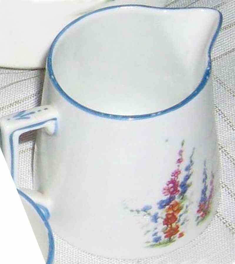 3966 Creamer by Roslyn (England)-1