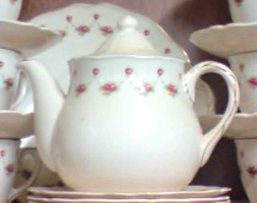 D6055 Teapot & Lid by Royal Doulton-1