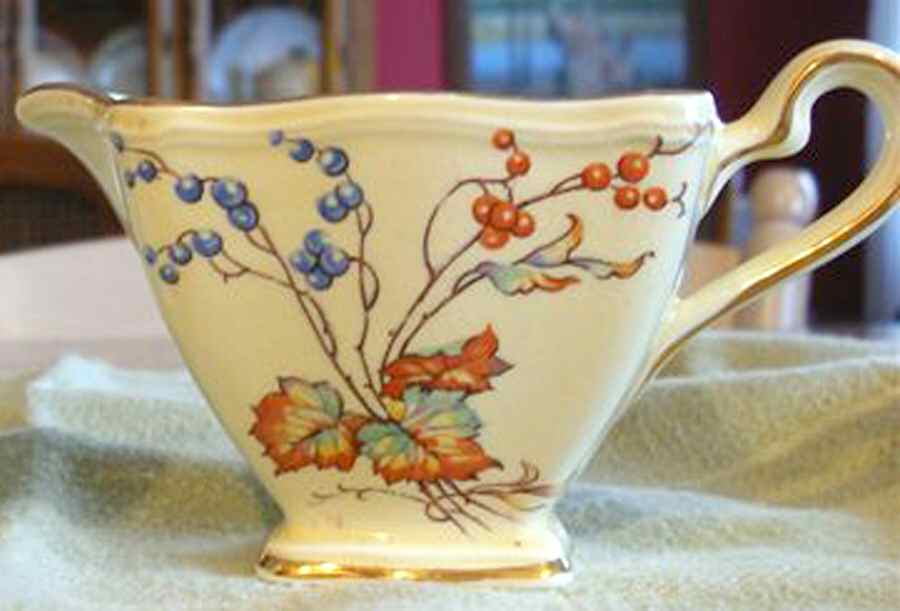7170 Creamer by Royal Winton-1