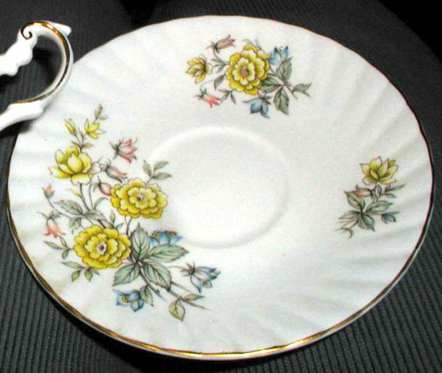 RIA82 Saucer by Rosina-Queens-1