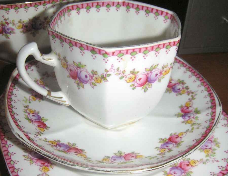 ROA240 Flat Cup & Saucer Set by Royal Albert-1