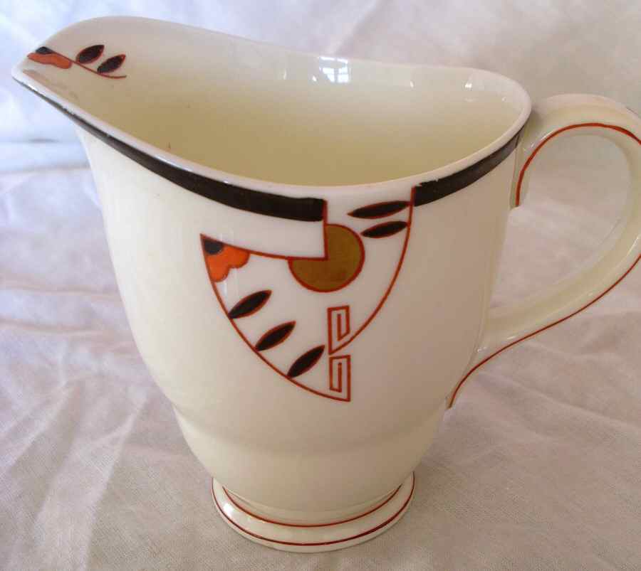 V1515 Creamer by Royal Doulton-1