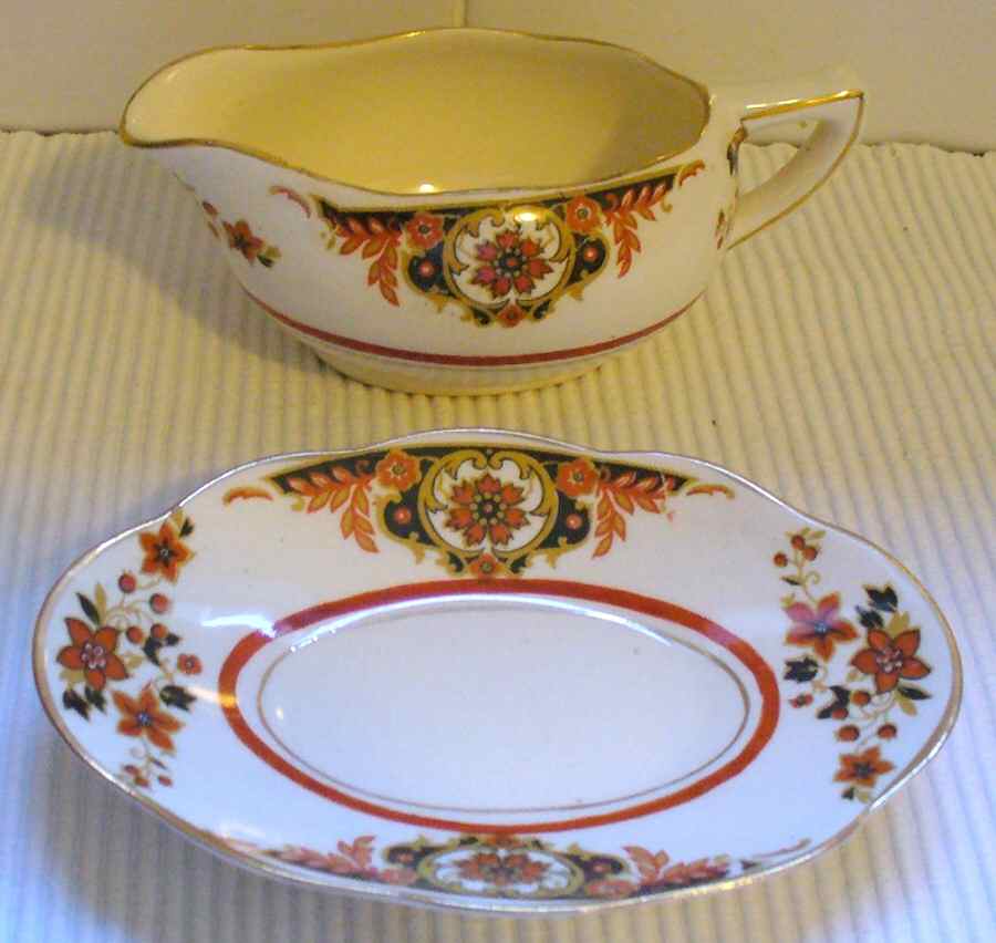 6152 Gravy Boat & Underplate by Royal Winton-1