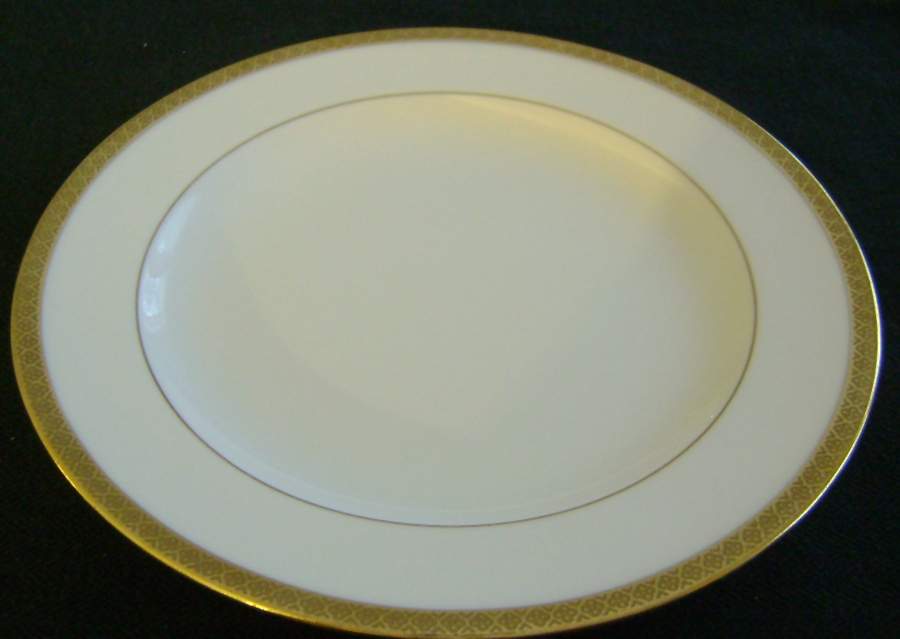 L4105 Salad Plate by Royal Cauldon-1