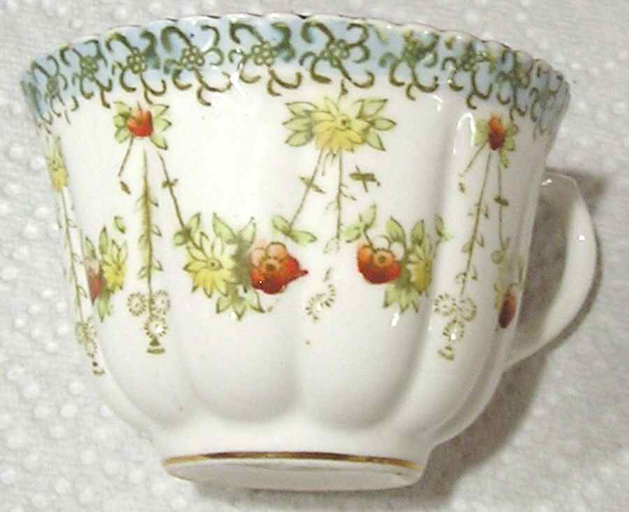 1532 Footed Cup by Royal Albert-1