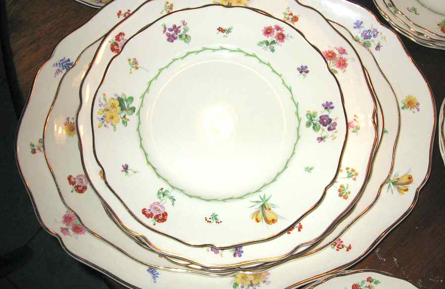 D5541 13" Oval Serving Platter by Royal Doulton-1
