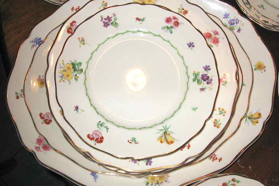 D5541 11" Oval Serving Platter by Royal Doulton-1