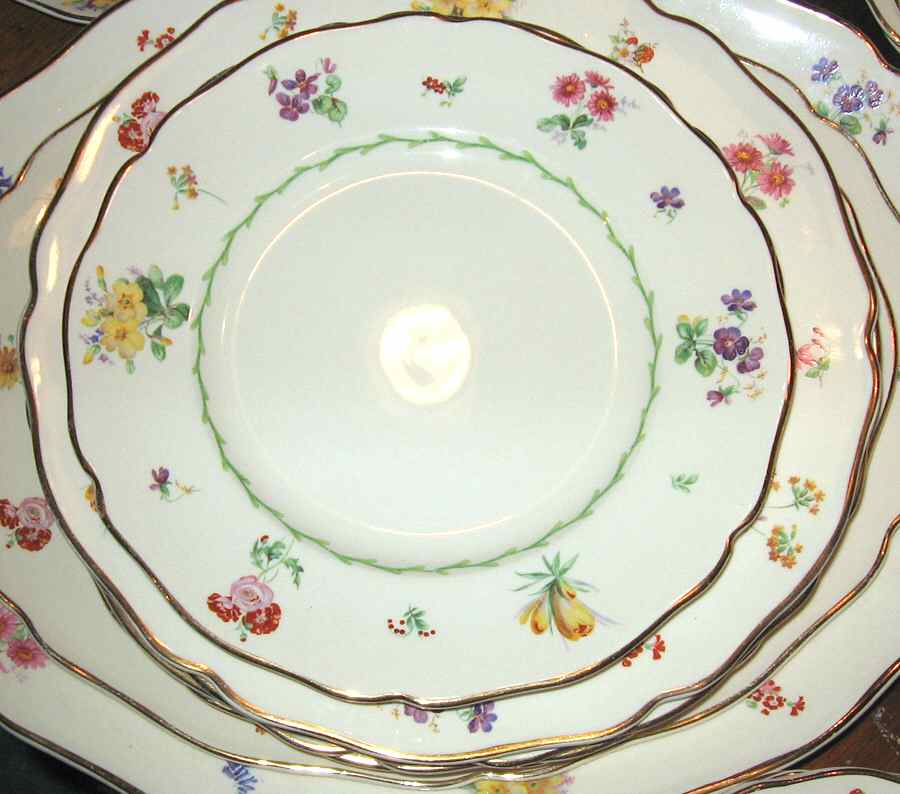D5541 Dinner Plate by Royal Doulton-1