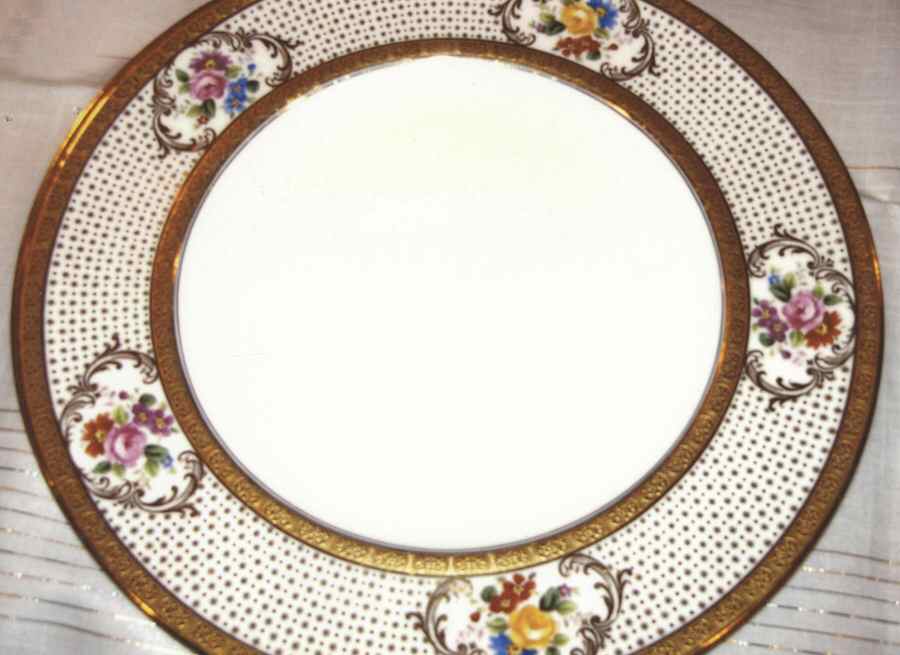 V2687 Dinner Plate by Royal Cauldon-1