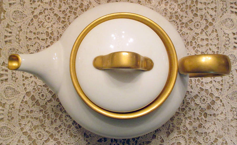 ROB428 Teapot & Lid by Royal Bayreuth-1