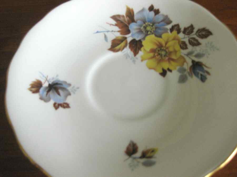 8328 Saucer by Royal Vale-1