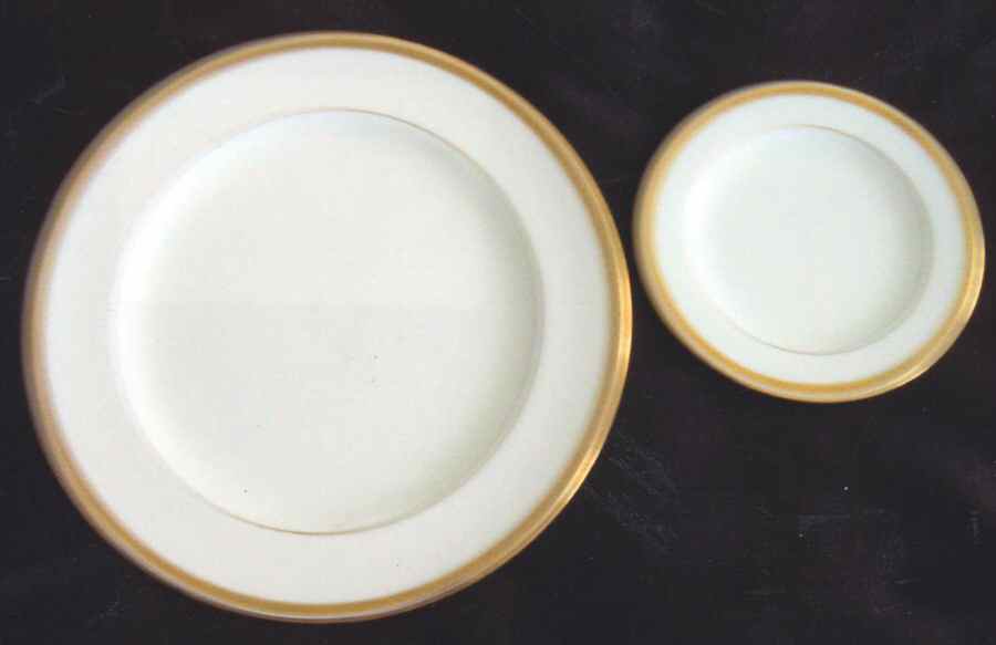 V2429 Dinner Plate by Royal Cauldon-1