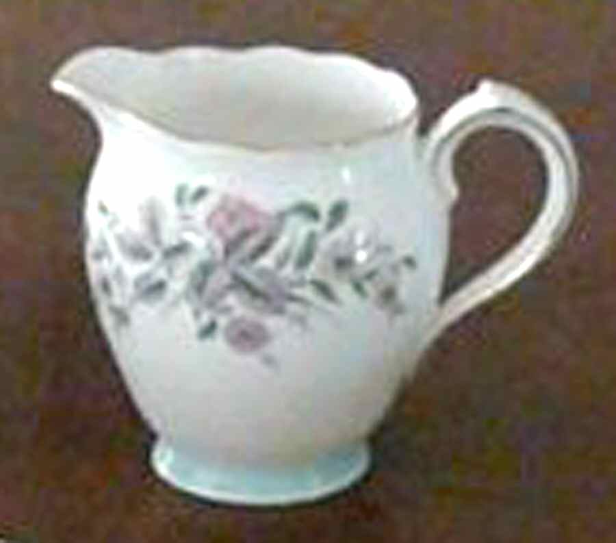 R1130 Creamer by Roslyn (England)-1