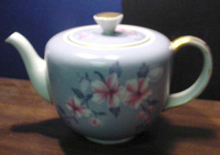 ROT292 Teapot & Lid by Royal Tettau-1