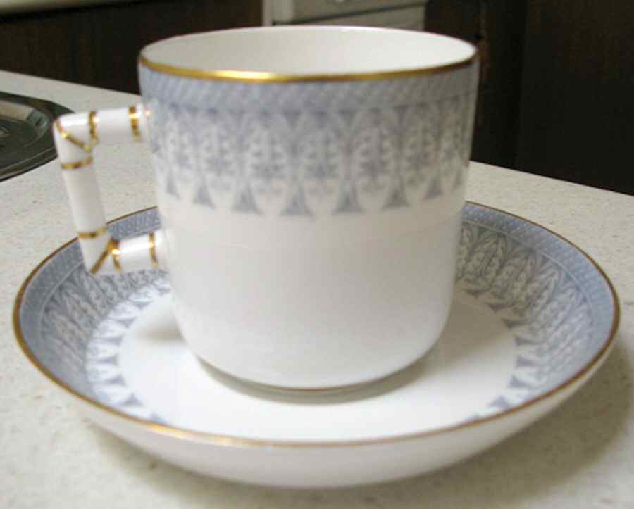 G3222 Flat Cup & Saucer Set by Royal Worcester-1
