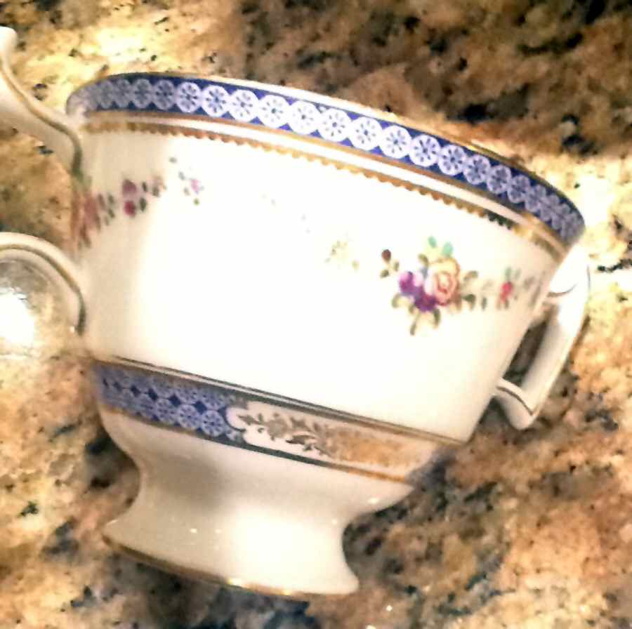 H935 Footed Bouillon Cup by Royal Doulton-1