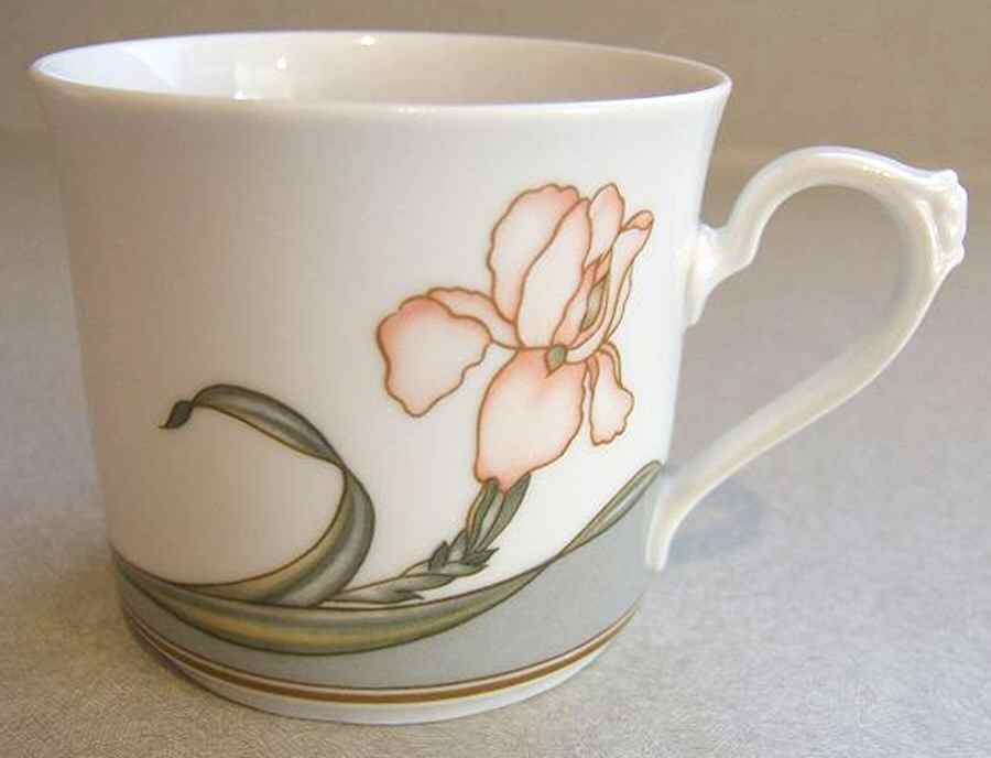 Solitaire Flat Cup by Royal Tettau-1