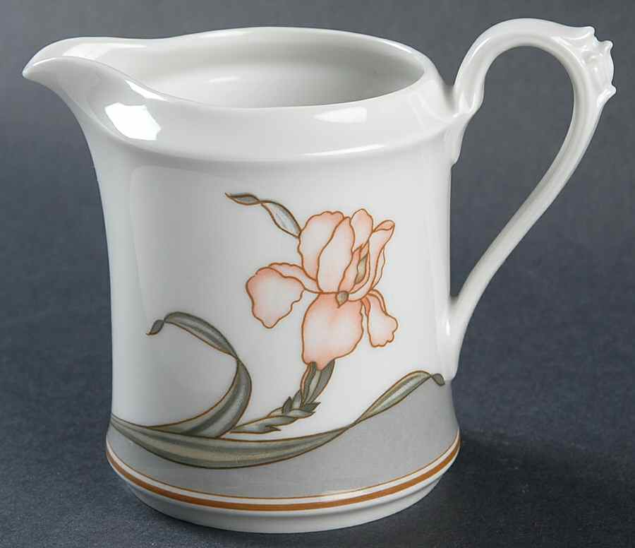 Solitaire Creamer by Royal Tettau-1