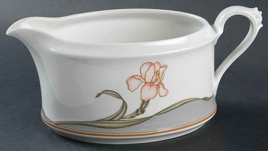 Solitaire Gravy Boat by Royal Tettau-1