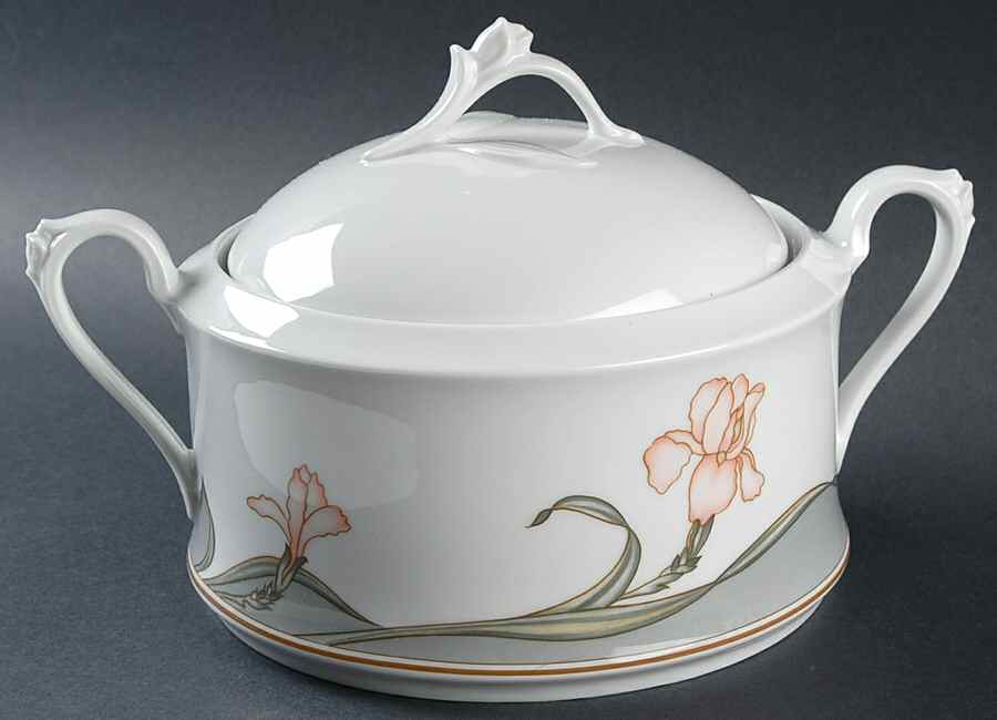 Solitaire Round Covered Vegetable by Royal Tettau-1