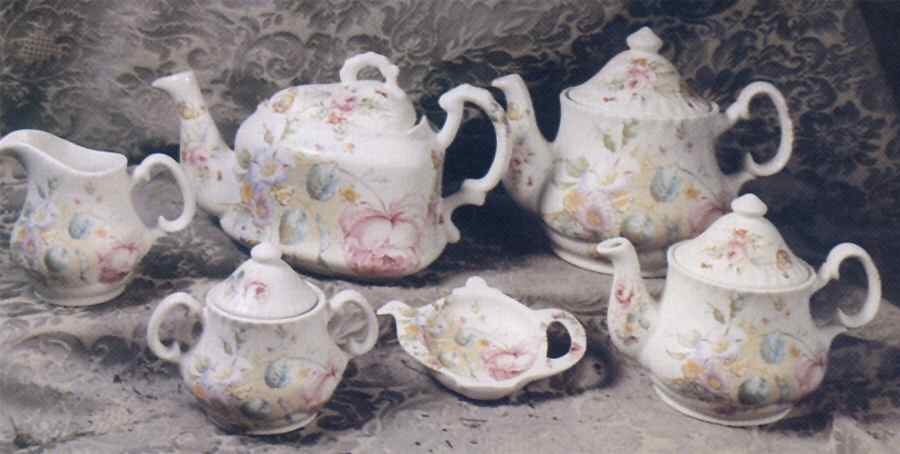 Rachel's Rose Teapot & Lid by Royal Crownford-1