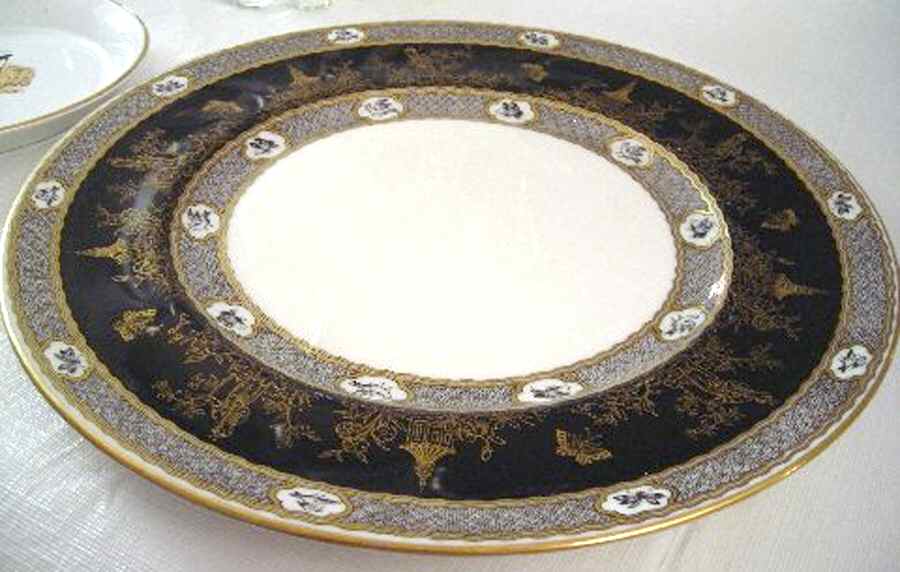 E9735 Dinner Plate by Royal Doulton-1