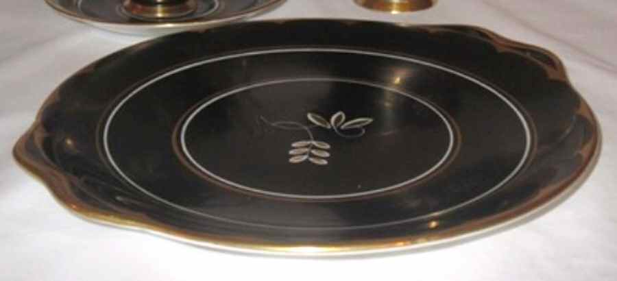 ROA246 Handled Cake Plate by Royal Albert-1