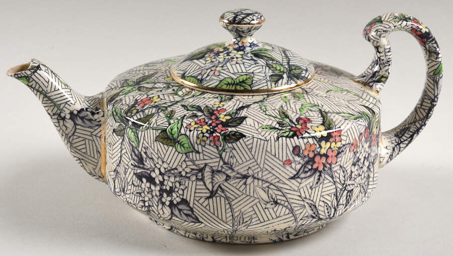 D3531 Teapot & Lid by Royal Doulton-1