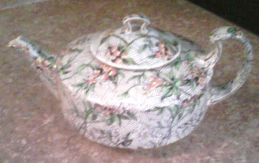 D3531 Teapot & Lid by Royal Doulton-1