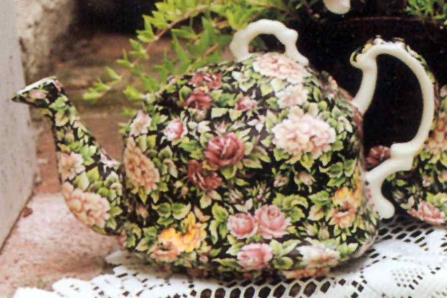 Victorian Chintz Black Teapot & Lid by Royal Crownford-1
