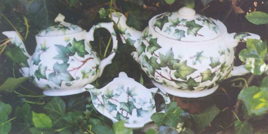 English Ivy Teapot & Lid by Royal Crownford-1