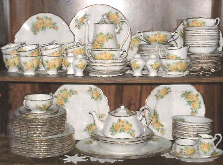 ROA247 Dinner Plate by Royal Albert-1