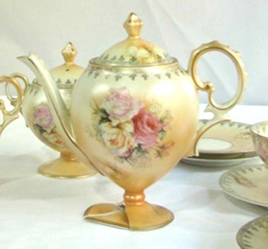 RPU38 Teapot & Lid by RS Prussia-1
