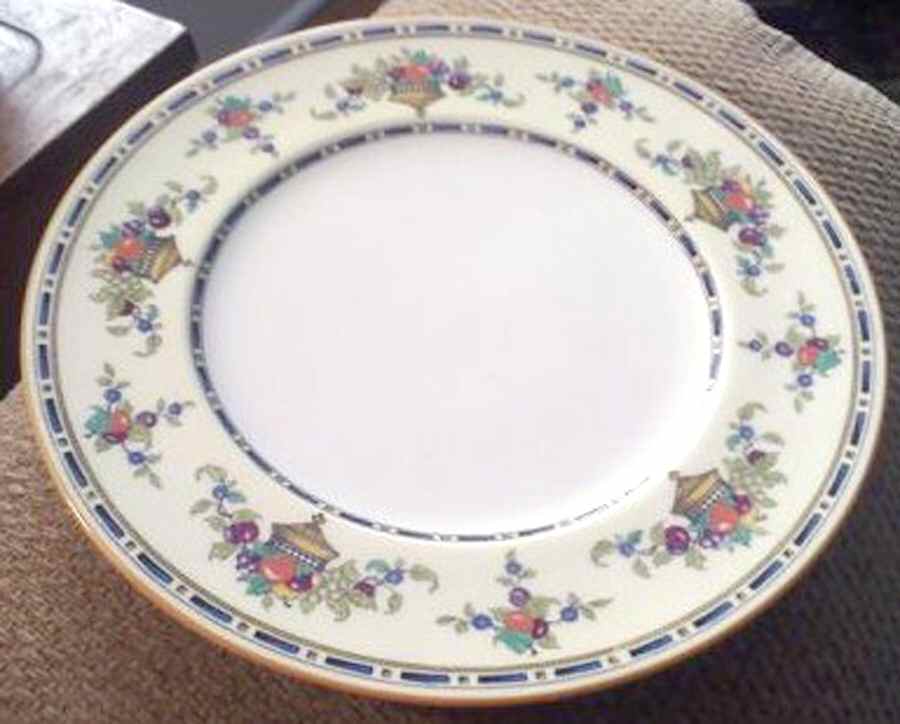 V6950 Dinner Plate by Royal Cauldon-1
