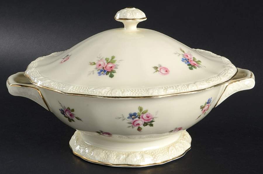 RHS56 Round Covered Vegetable by Reinhold Schlegelmilch-1