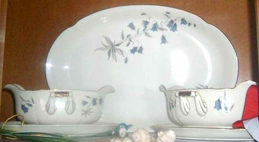 ROB439 Gravy Boat with Attached Underplate by Royal Bayreuth-1