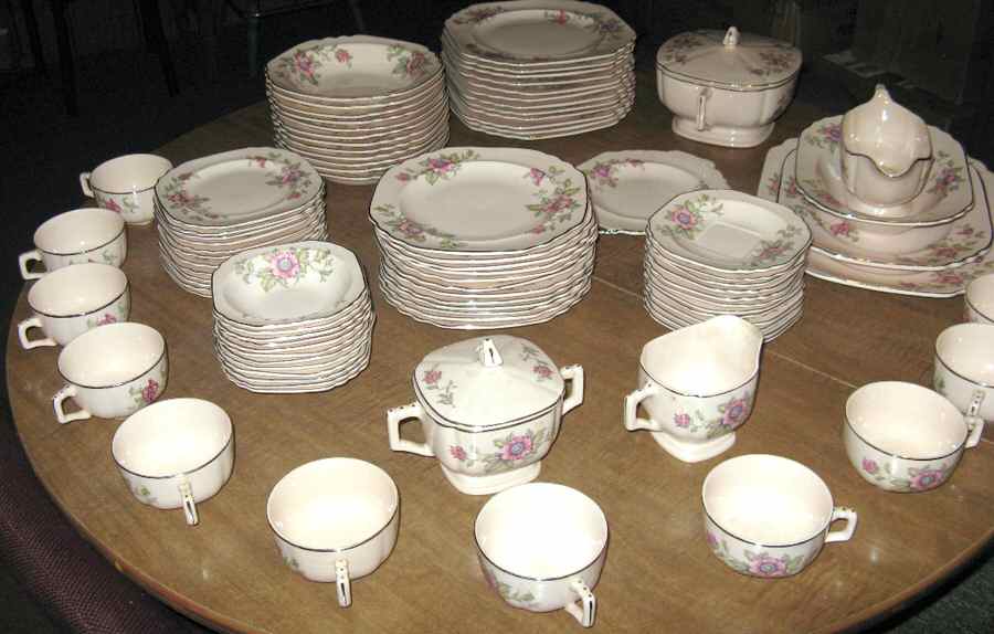 RYL332 Creamer by Royal (USA)-1