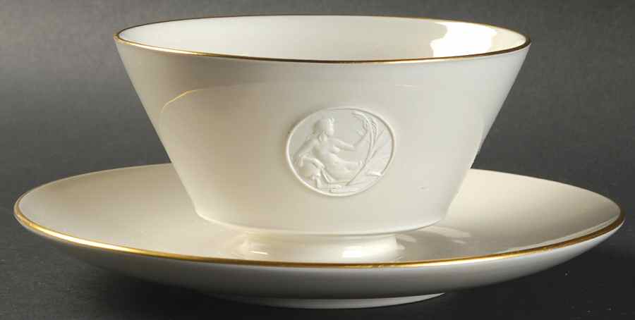 Arcadia Off White (Gold Trim) Gravy Boat with Attached Underplate by Royal Berlin-1