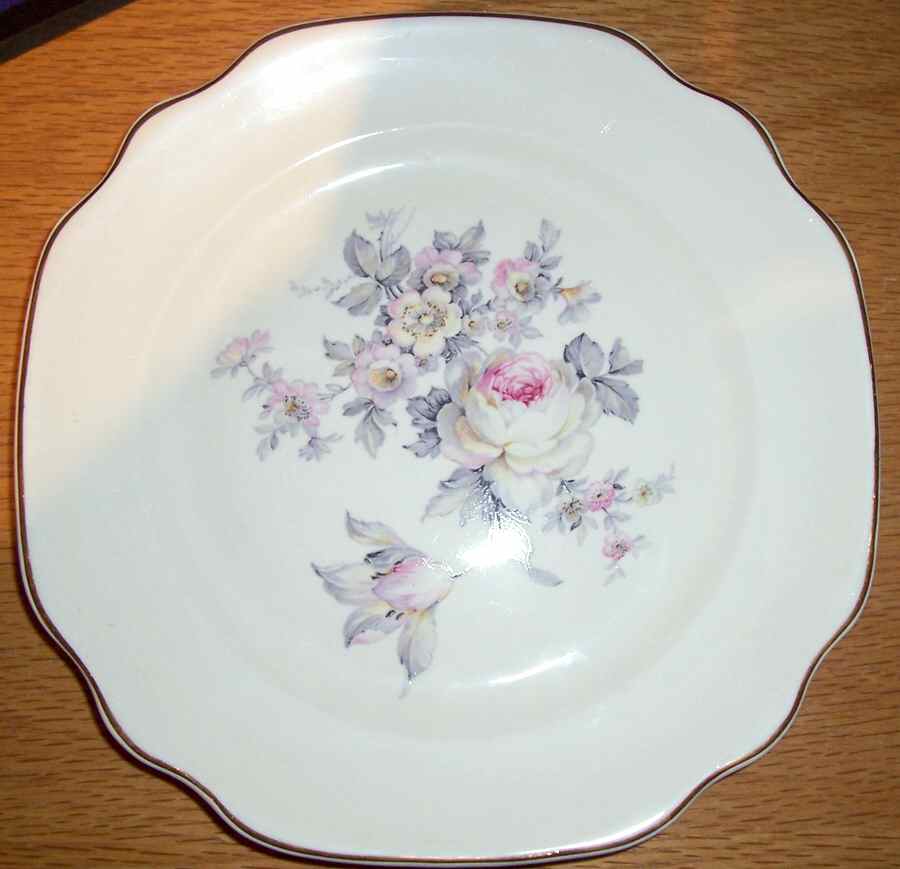 Mary Belle (Scalloped, Gold Trim) Dinner Plate by Royal (USA)-1