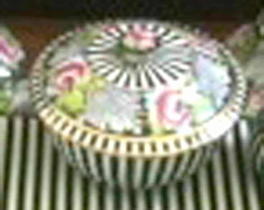 3540 Puff Box & Lid by Royal Winton-1