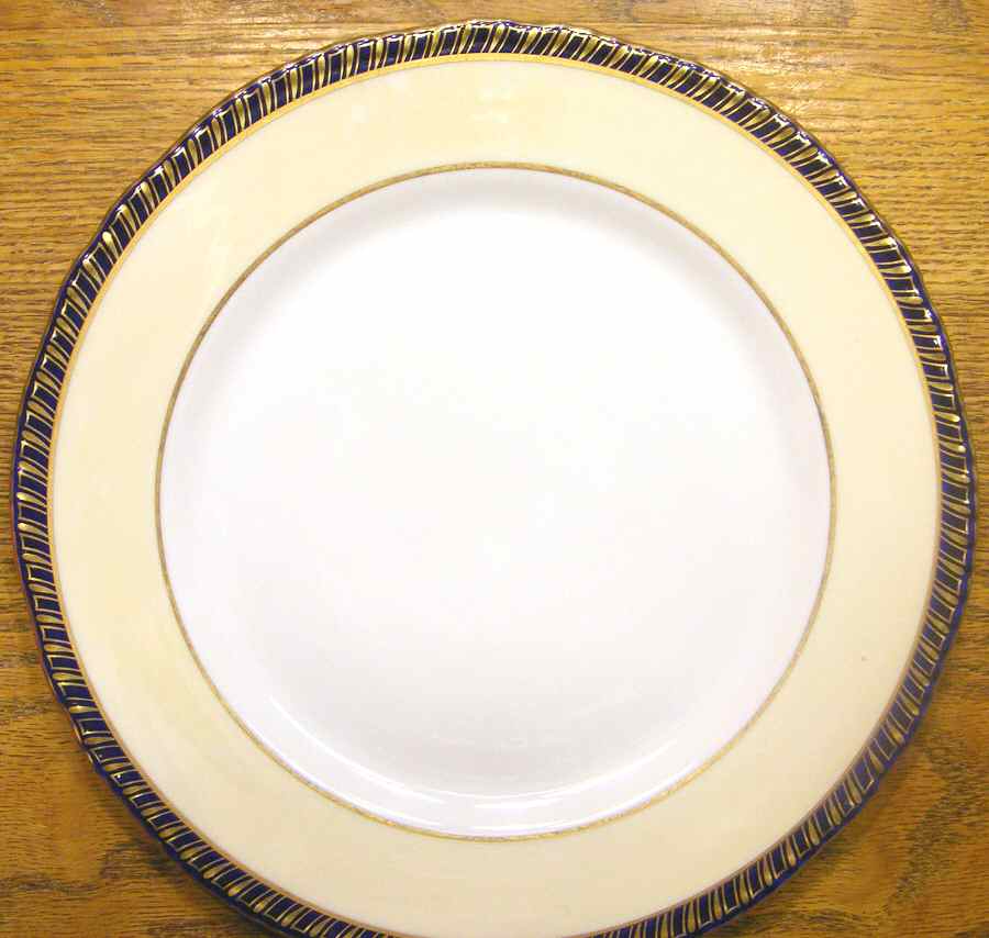 ROB443 Dinner Plate by Royal Bayreuth-1