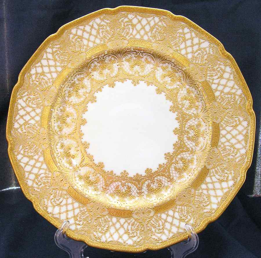 HB9694 Dinner Plate by Royal Doulton-1