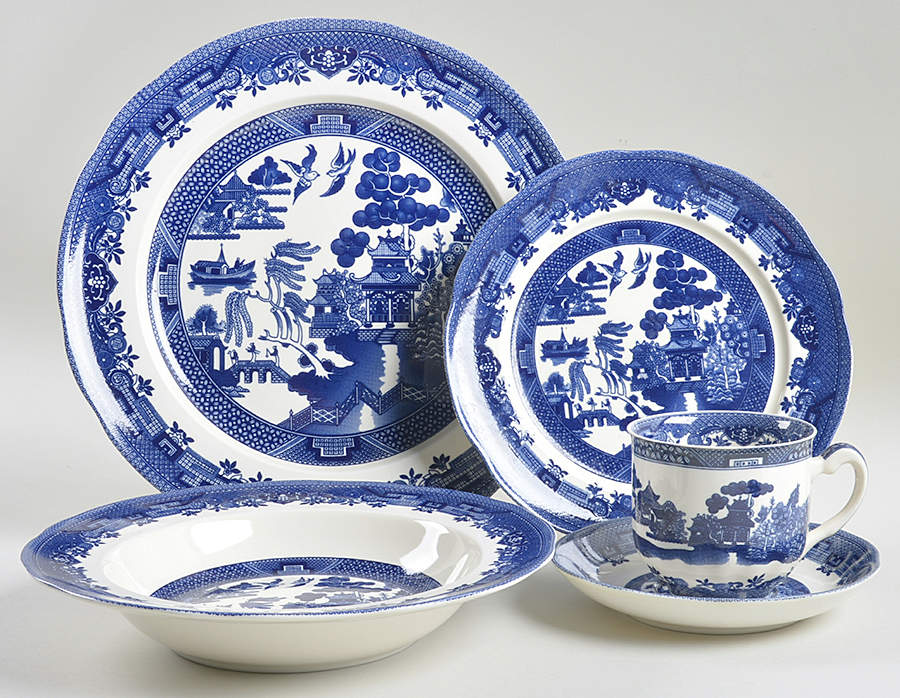 Blue Willow 5 Piece Place Setting by Royal Traditions-1