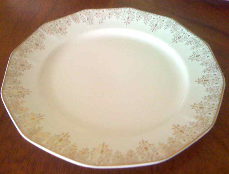 RYL341 Dinner Plate by Royal (USA)-1