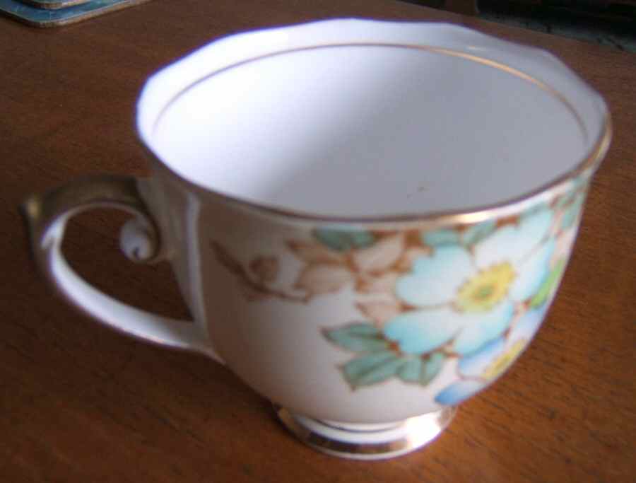 5878 Footed Cup by Roslyn (England)-1