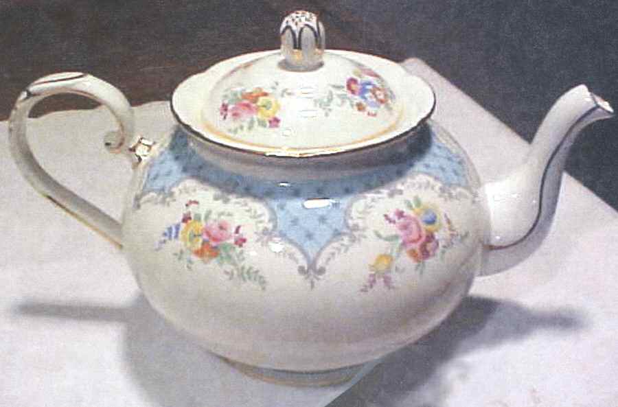 RGR124 Teapot & Lid by Royal Grafton-1