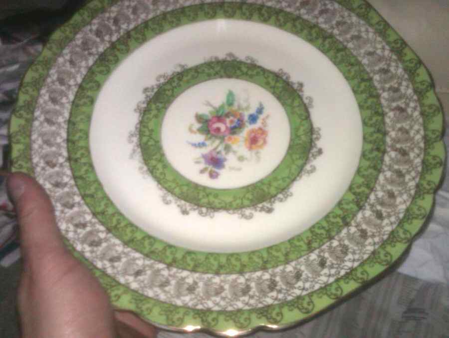 RD326 Dinner Plate by Royal Doulton-1