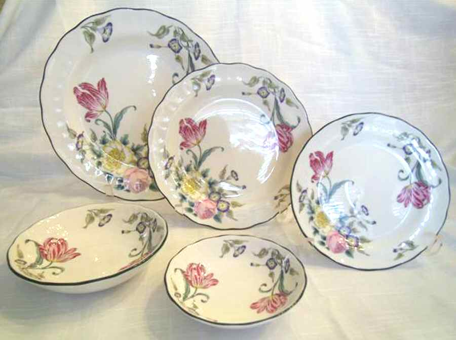 Florette Dinner Plate by Royal Doulton-1